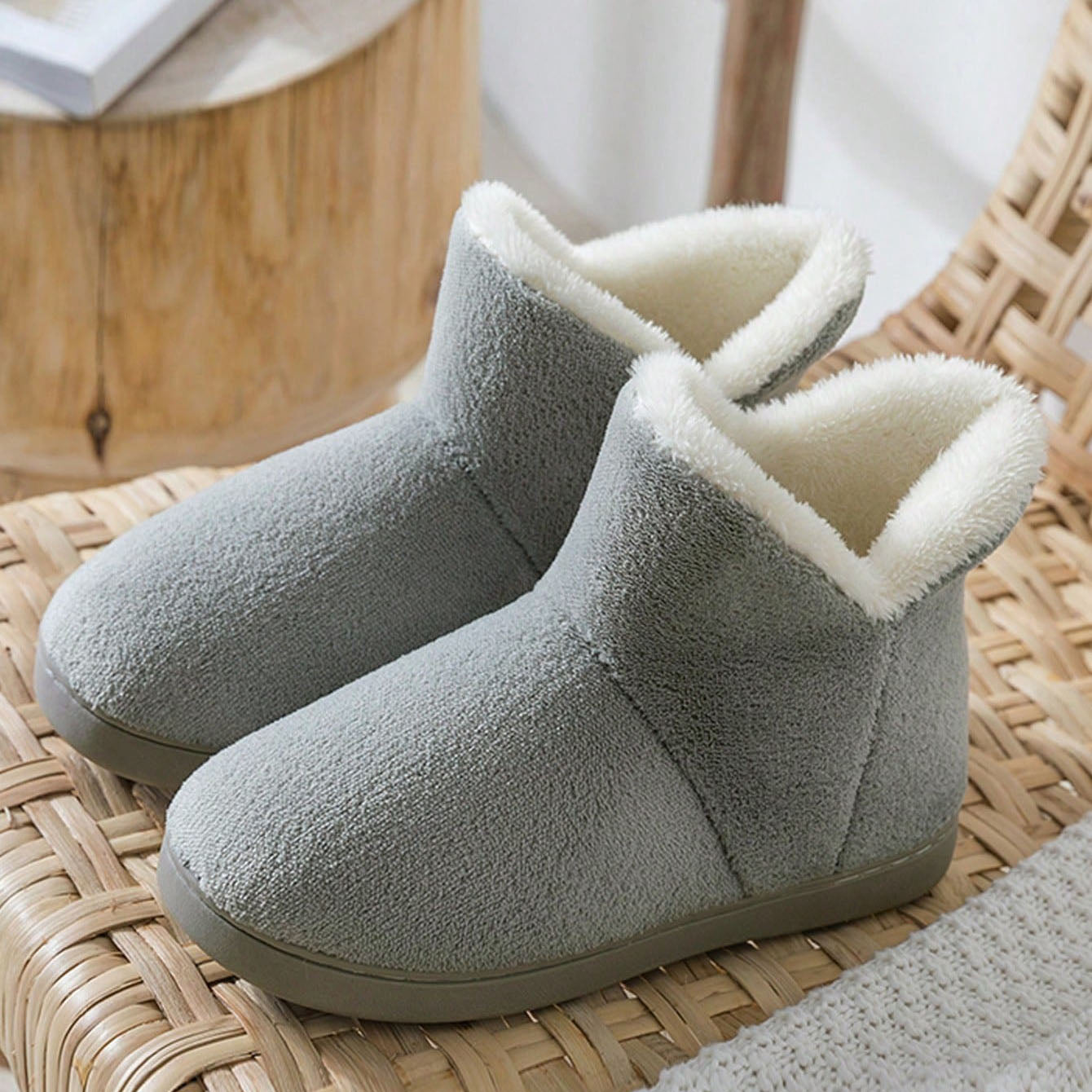 Chaussons d’intérieur doux et chauds pour hommes et femmes - hiver 2024/2025.